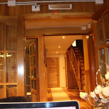 Hostal Fernando De Magalhaes プンタアレナス エクステリア 写真