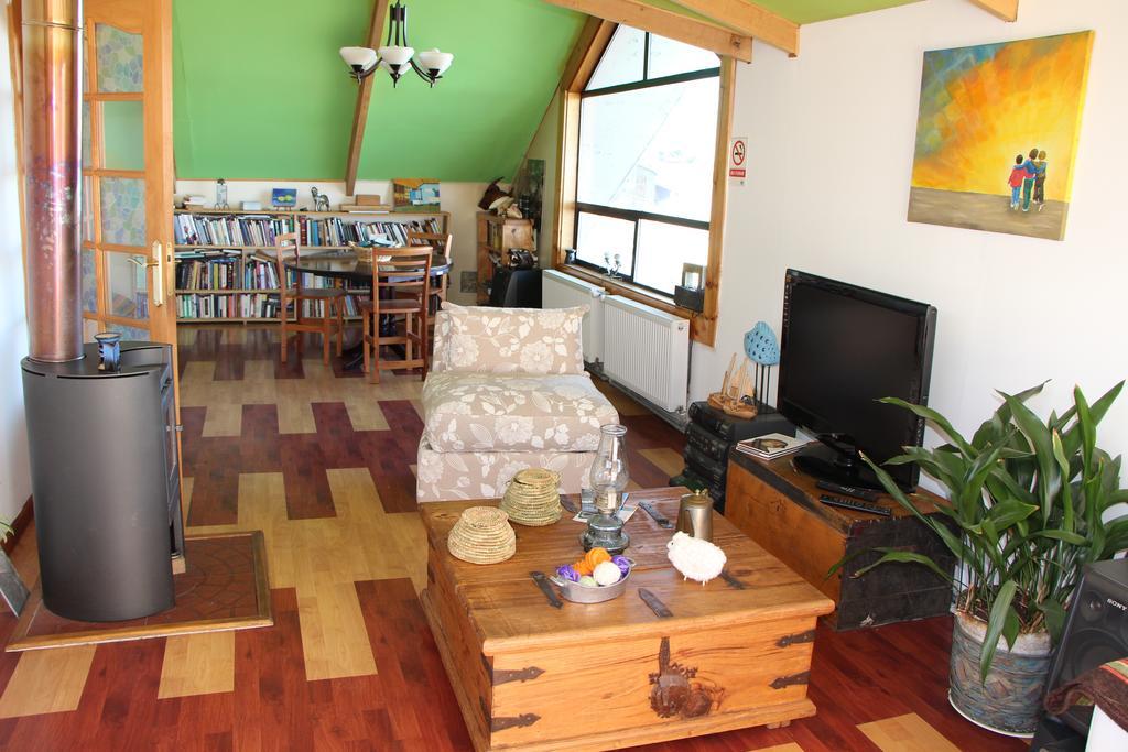 Hostal Fernando De Magalhaes プンタアレナス エクステリア 写真