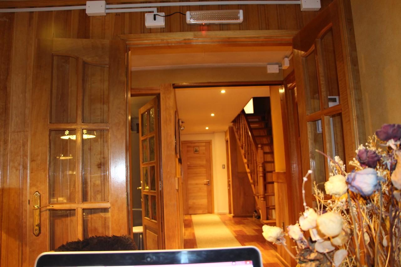 Hostal Fernando De Magalhaes プンタアレナス エクステリア 写真